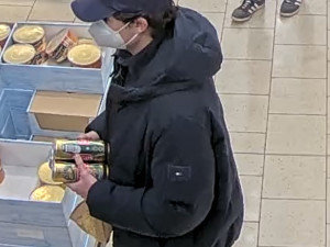 Neznámý pachatel ukradl peníze na obnovu kostela. Policie hledá svědky