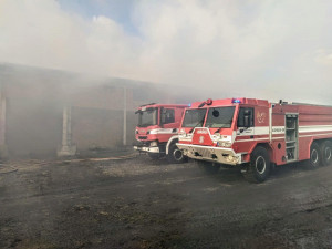 V noci hořel na Prachaticku sklad se slámou. Škoda je za tři miliony