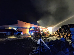 V noci hořel na Prachaticku sklad se slámou. Škoda je za tři miliony