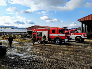 V noci hořel na Prachaticku sklad se slámou. Škoda je za tři miliony