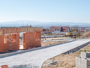 Mladé perspektivní rodiny se stěhují na Vráto, kde vzniká nové udržitelné příměstské bydlení