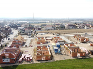 Mladé perspektivní rodiny se stěhují na Vráto, kde vzniká nové udržitelné příměstské bydlení