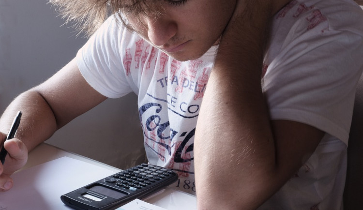 K přijímacích zkouškám na víceletá gymnázia jde dnes přes 23 tisíc žáků