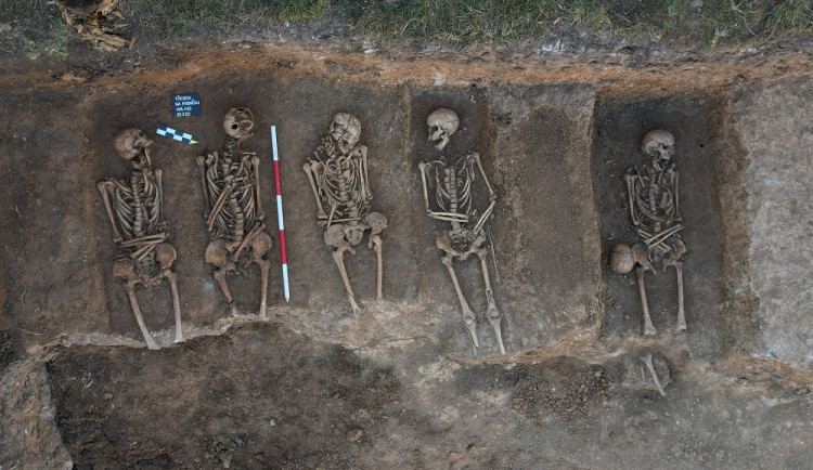 Archeologický výzkum prováděli odborníci při revitalizaci parku Na Rybníčku.