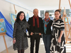 Obrazy autistů spojuje téma voda