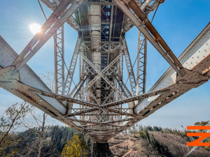 Na březích Vltavy vzniká největší obloukový most v Česku