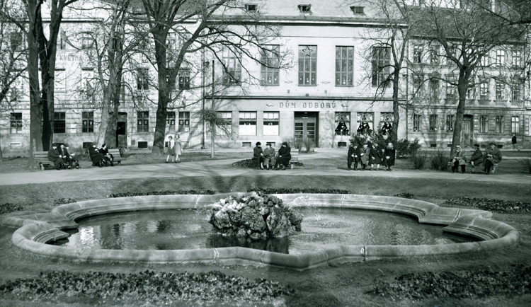 DRBNA HISTORIČKA: Dům odborů, Klub strojařů nebo Klub mladých. I tak se říkalo budějcké Besedě