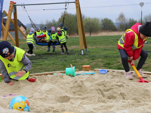 Štíři otevřeli na Složišti nové hřiště pro děti. Chystají také horolezeckou stěnu a venkovní sportoviště
