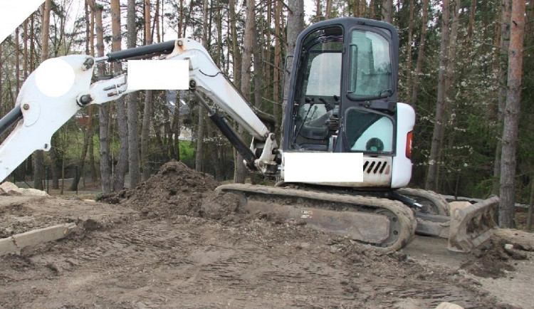 Bagrista najel do muže, který si stěžoval na jeho tempo. Událost museli řešit kriminalisté