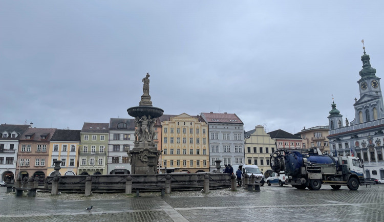Samsonova kašna prochází jarní údržbou. Fungovat začne ve středu