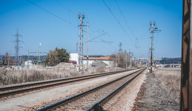Studie ke zdvoukolejnění trati z Budějovic do Plzně by měla být hotová letos