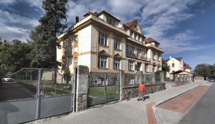 Jindřichův Hradec zatím nekoupí budovu bývalých zubních ordinací, vlastník chce 35 milionů korun