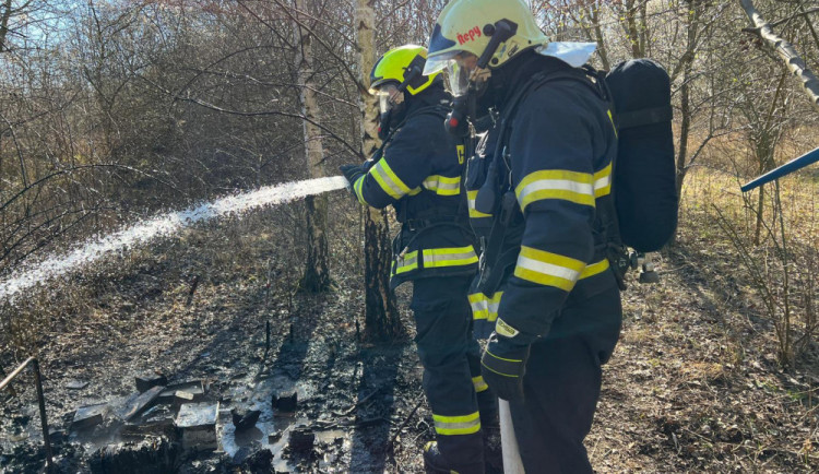 Hasiči museli zasahovat u několik požárů. V Netolické ulici začala hořet kuchyň