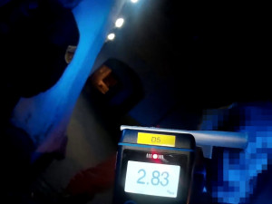 Opilá žena chtěla autem projet Solnou bránou. Namířeno měla do nemocnice