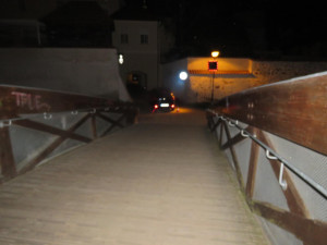 Opilá žena chtěla autem projet Solnou bránou. Namířeno měla do nemocnice