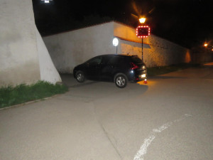 Opilá žena chtěla autem projet Solnou bránou. Namířeno měla do nemocnice