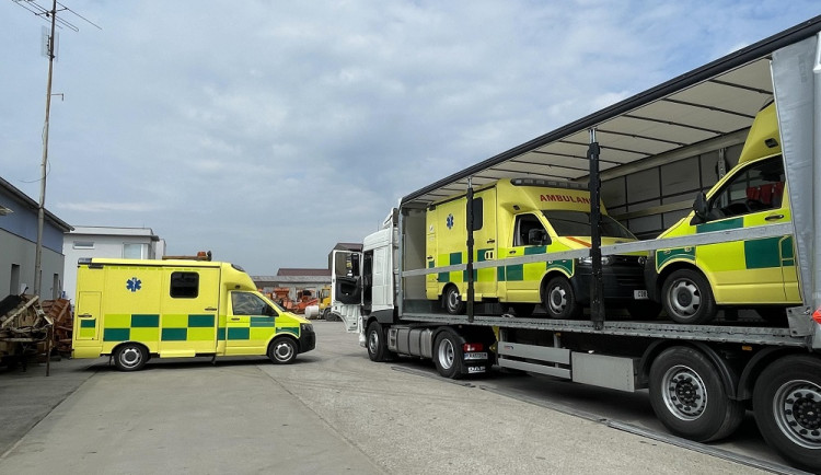 Jihočeské sanitky míří na Ukrajinu. Pomáhat budou ve městě Buča
