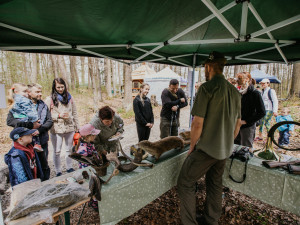 Pěšky, na kole nebo po vodě: Na Karlově Hrádku začala nová sezóna