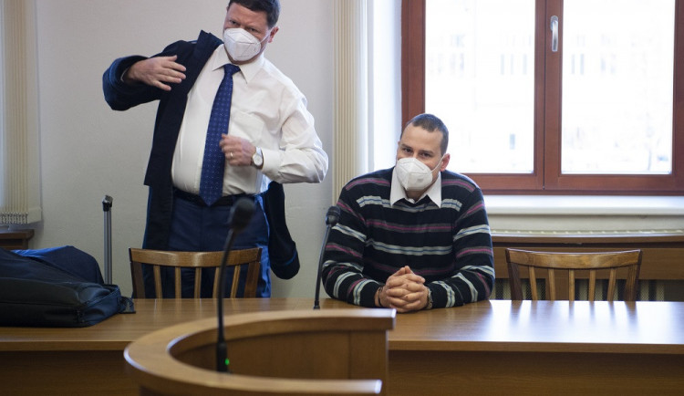 Soud poslal policistu za zabití muže v chatové oblasti na 3,5 roku do vězení