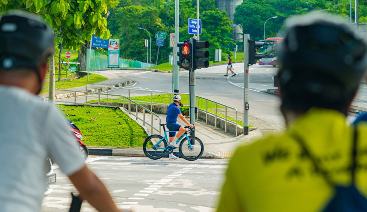 Boční odstup od cyklisty, zákaz zaměstnat manželku. Anketa Absurdita roku 2022 zná vítěze