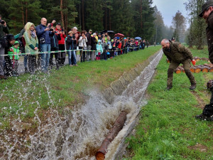 Želnavským smykem se po více než 60 letech plavilo dříví. Rekonstrukce trvala tři roky