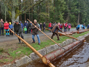 Želnavským smykem se po více než 60 letech plavilo dříví. Rekonstrukce trvala tři roky