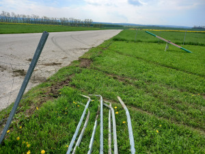 Při trénování smyků řidič poničil oplocené psí cvičiště. Letos to řeším podruhé, zlobí se správkyně