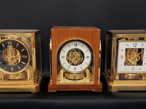 Objevujte Zvuk času. Jihočeské muzeum zve na výstavu hodin a hodinek z 16. – 19. století