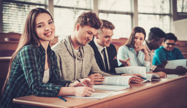 Studenti se vrací ze zahraničních stáží nadšení, sebevědomí, a snáz si potom najdou práci