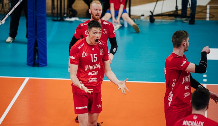 V Jihostroji pokračuje reprezentační blokař Polák