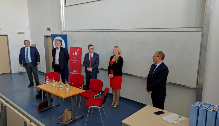 Možné směry evropské spolupráce přiblížila na Filozofické fakultě moderovaná diskuze s odborníky