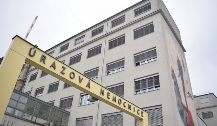 Z Mariupolu až do Brna. Lékaři operovali zraněnou Ukrajinku, kterou zasáhl granát