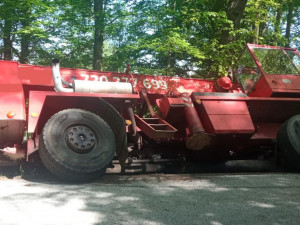 Řidička narazila do traktoru. Pár minut poté na místě havaroval ještě jeřáb