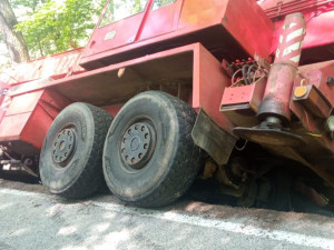 Řidička narazila do traktoru. Pár minut poté na místě havaroval ještě jeřáb