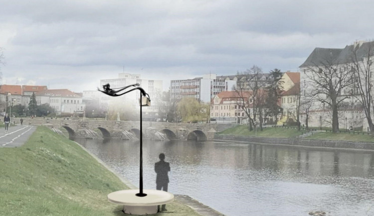 Nová lavička na břehu Otavy připomene Fráňu Šrámka