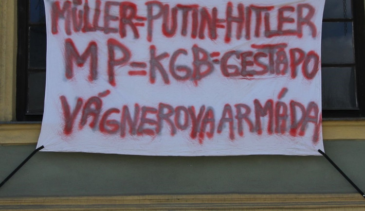 Muž srovnal městskou policii s gestapem a jejího velitele s Putinem. Čelí trestnímu stíhání