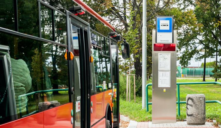 Dopravnímu podniku chybí řidiči. Musí omezit některé linky