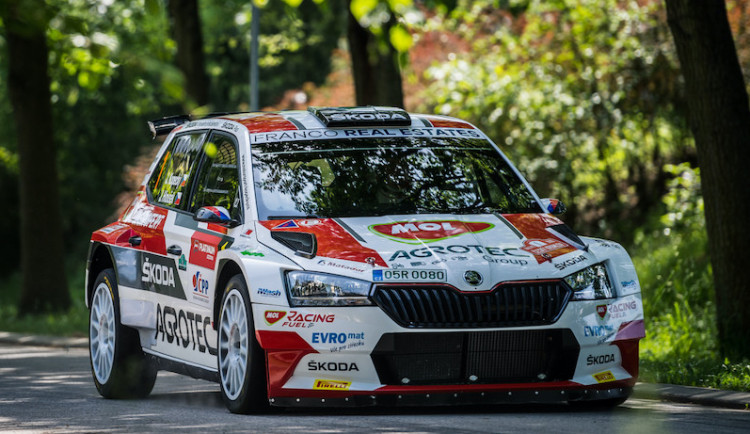 Přetahovaná o každou sekundu. Kopecký drží těsné vedení v Rallye Český Krumlov před Pechem