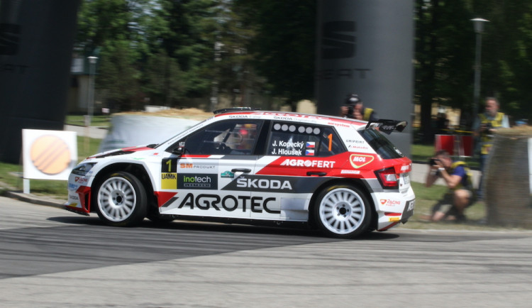 Poslední kilometry Rallye Český Krumlov rozhodly. Kopecký poráží Pecha o tři sekundy.