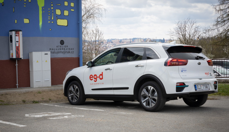 Tam, kde je to možné, se společnost EG.D snaží nahrazovat vozy se spalovacími motory elektromobily