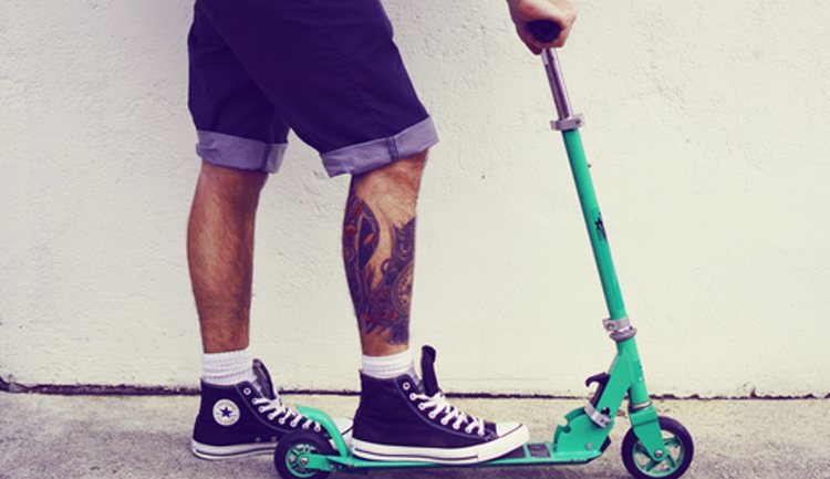 Jedenáctiletý koloběžkář nedal u Hosova přednost osobnímu vozidlu, skončil v nemocnici