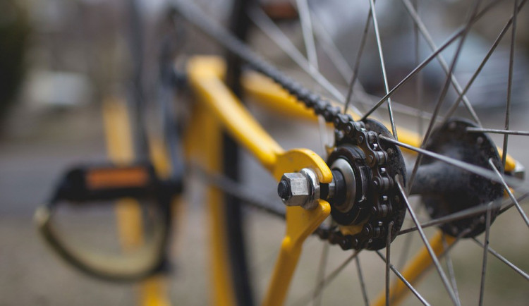 Střetů cyklistů s auty v létě přibývá, nejrizikovější jsou křižovatky