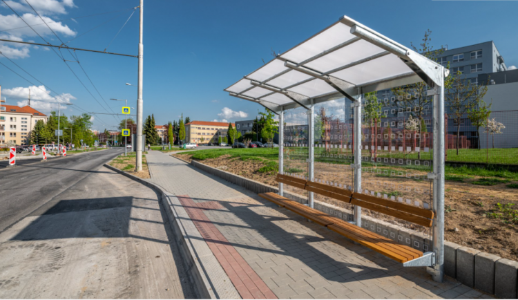 Od středy bude sloužit nová zastávka MHD u nemocnice. Uprchlíci z Ukrajiny už nebudou jezdit zadarmo