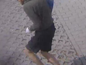 Policie pátrá po totožnosti dvou mužů. Mohou pomoct s vyšetřováním případu