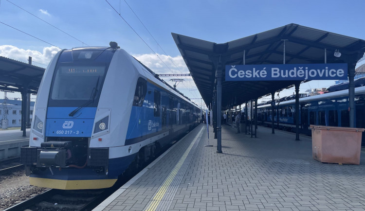 Na jihu Čech jezdí nové RegioPantery. Jedna souprava stála více než 100 milionů korun