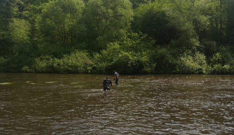 Vodáci našli ve Vltavě utonulého muže. Okolnosti prošetřují kriminalisté