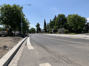 Plavská se otevřela řidičům. Rekonstrukce skončila o měsíc dříve