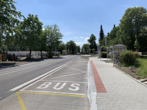 Plavská se otevřela řidičům. Rekonstrukce skončila o měsíc dříve