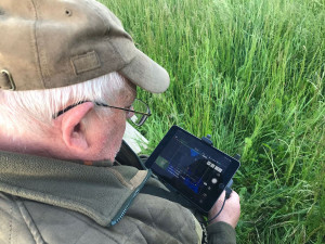 Průzkum luk drony před sečením zachrání na jihu Čech desítky srnčat