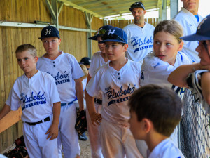 Na Hlubokou dorazili zpěvačka Shakira a Gérard Piqué. Přijeli podpořit syna na baseballový turnaj.